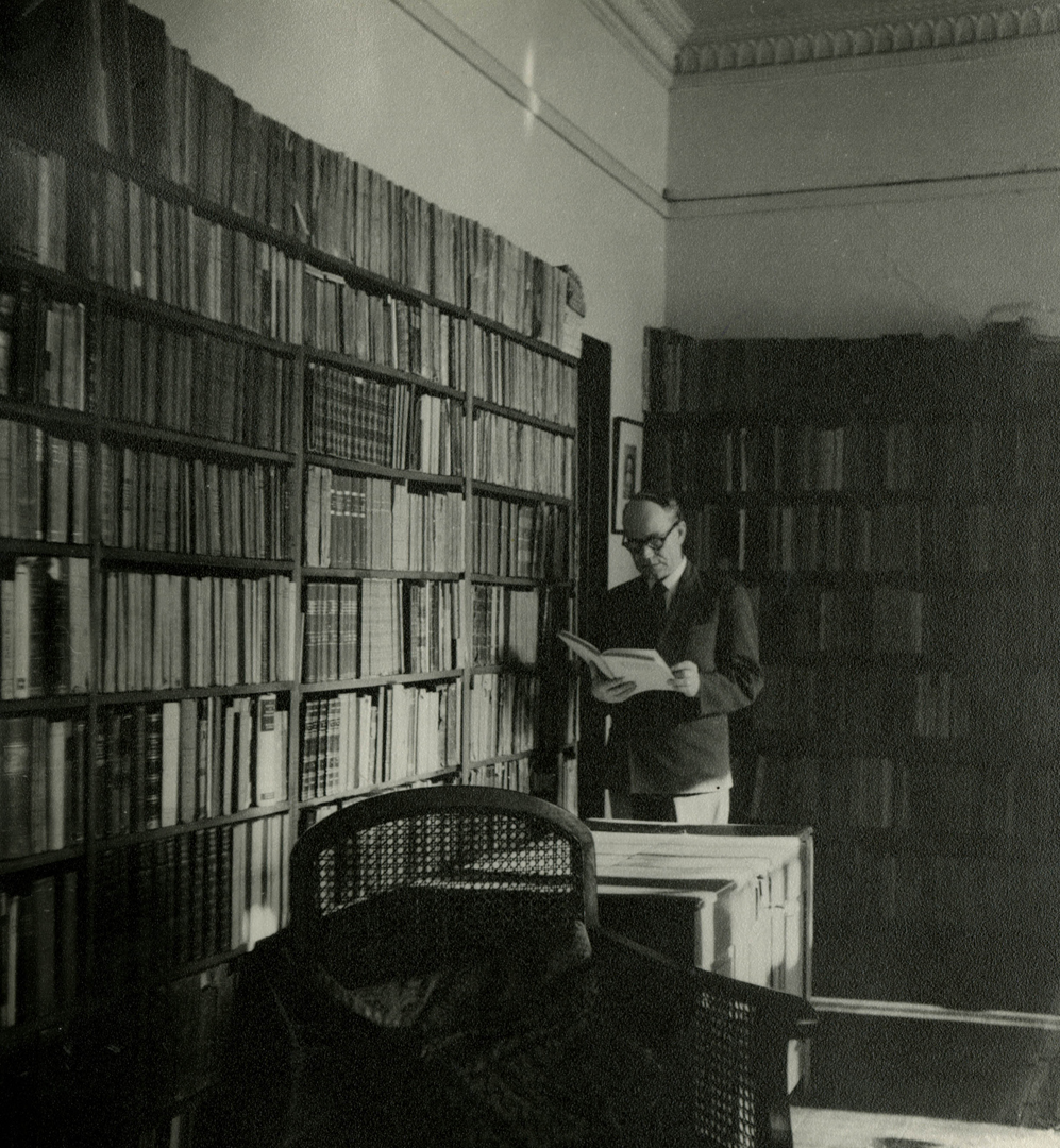 <p>When <em>The Star</em> newspaper questions the war record of a recently appointed Unisa philosophy lecturer, Belgian-born Herman de Vleeschauwer (who had been sentenced to death for his crimes), Unisa&rsquo;s right-leaning administration conceals that De Vleeschauwer had been a notorious Nazi collaborator.</p>